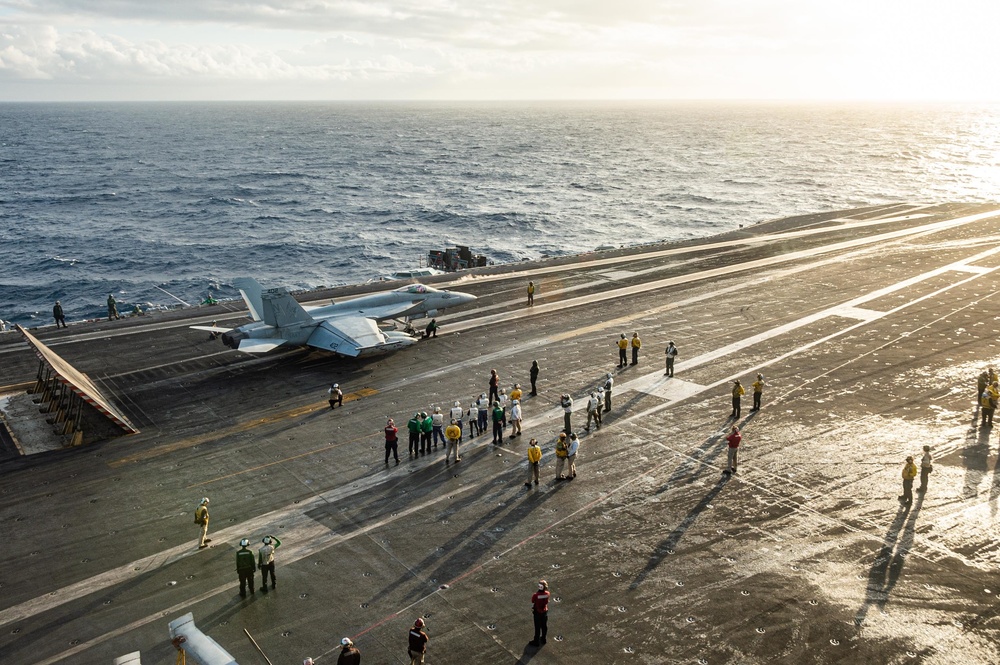 USS Ronald Reagan (CVN 76) greets Distinguished Visitors