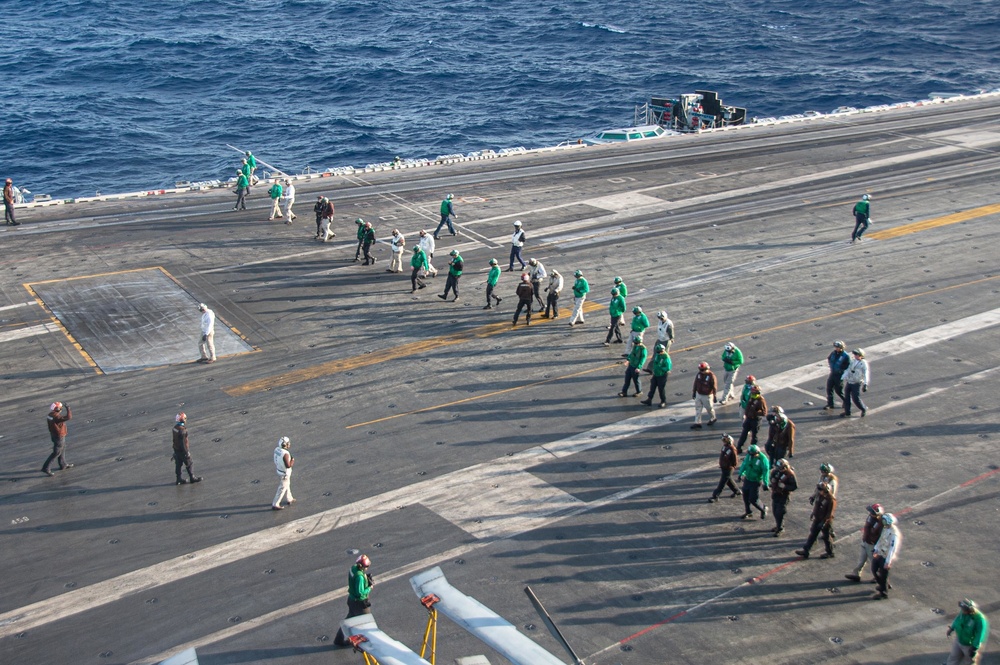 USS Ronald Reagan (CVN 76) greets Distinguished Visitors