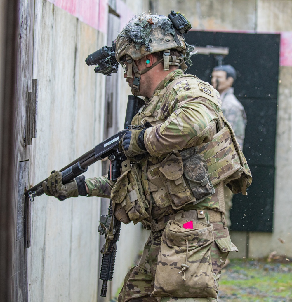 82nd Airborne Division Paratroopers Conduct Live Fire Exercise at JRTC