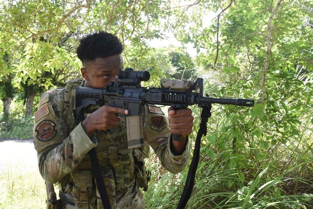 822 BDS, 23 SFS train jungle tactics