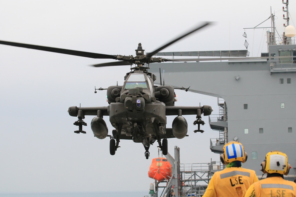 36th CAB Aviation Conducts Deck Landing Qualifications in Persian Gulf