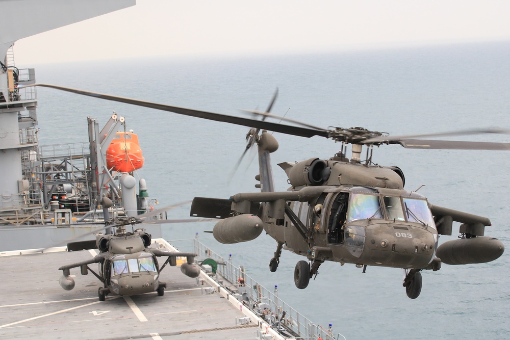 36th CAB Aviation Conducts Deck Landing Qualifications in Persian Gulf