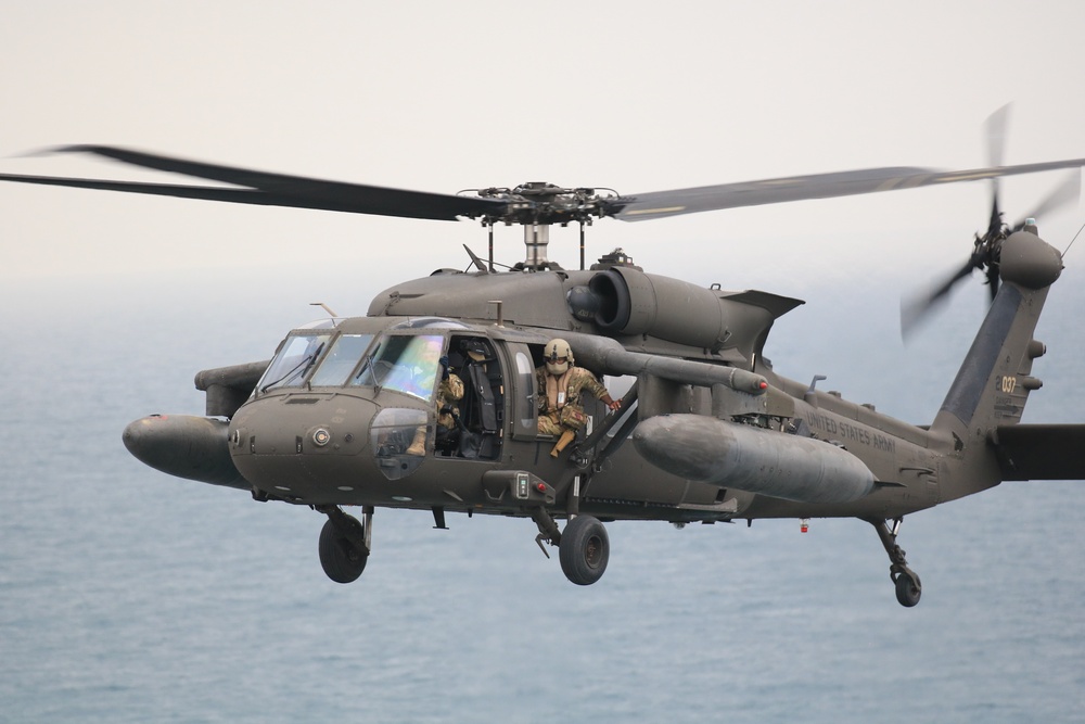 36th CAB Aviation Conducts Deck Landing Qualifications in Persian Gulf