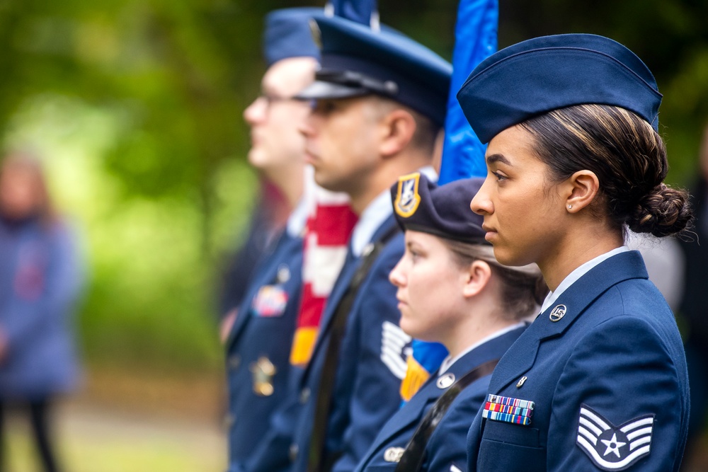 US, UK honor veterans at Remembrance Day ceremony