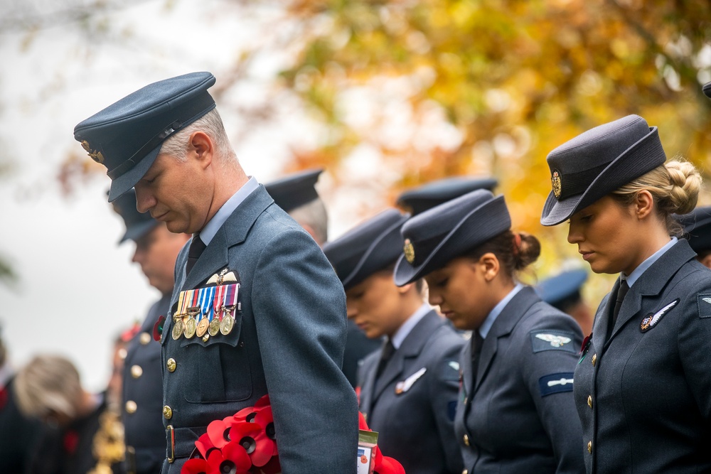 US, UK honor veterans at Remembrance Day ceremony