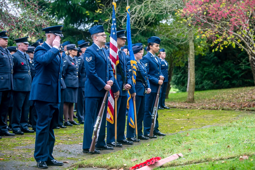 US, UK honor veterans at Remembrance Day ceremony