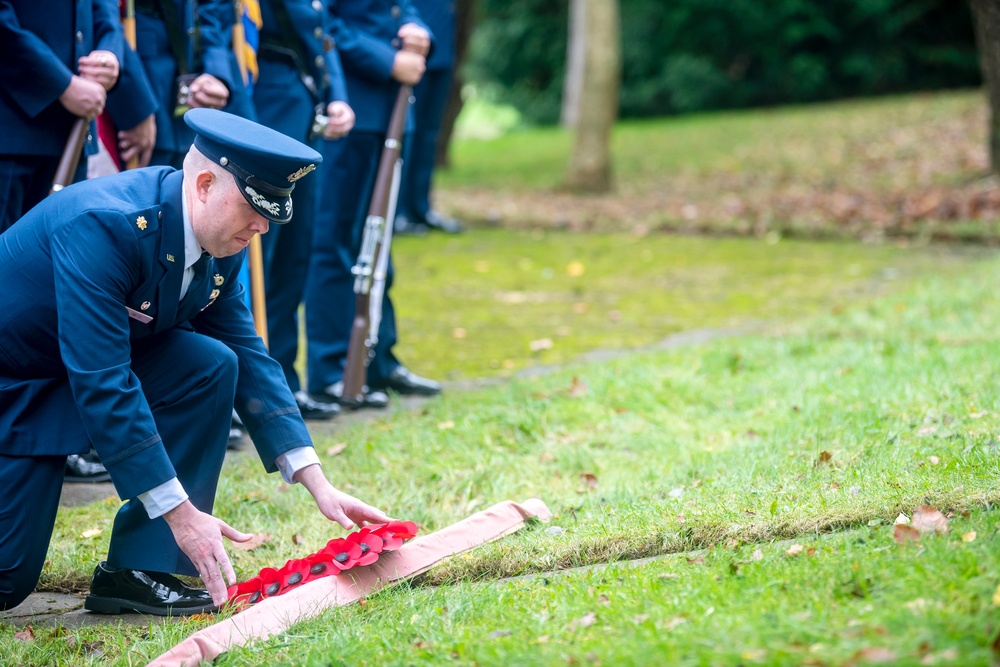 US, UK honor veterans at Remembrance Day ceremony