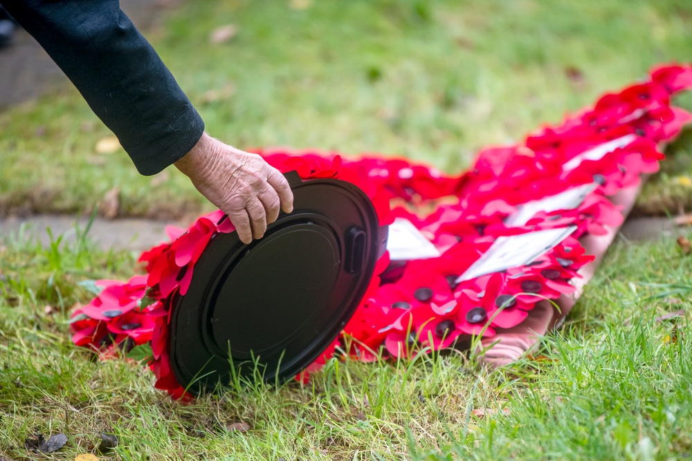 US, UK honor veterans at Remembrance Day ceremony