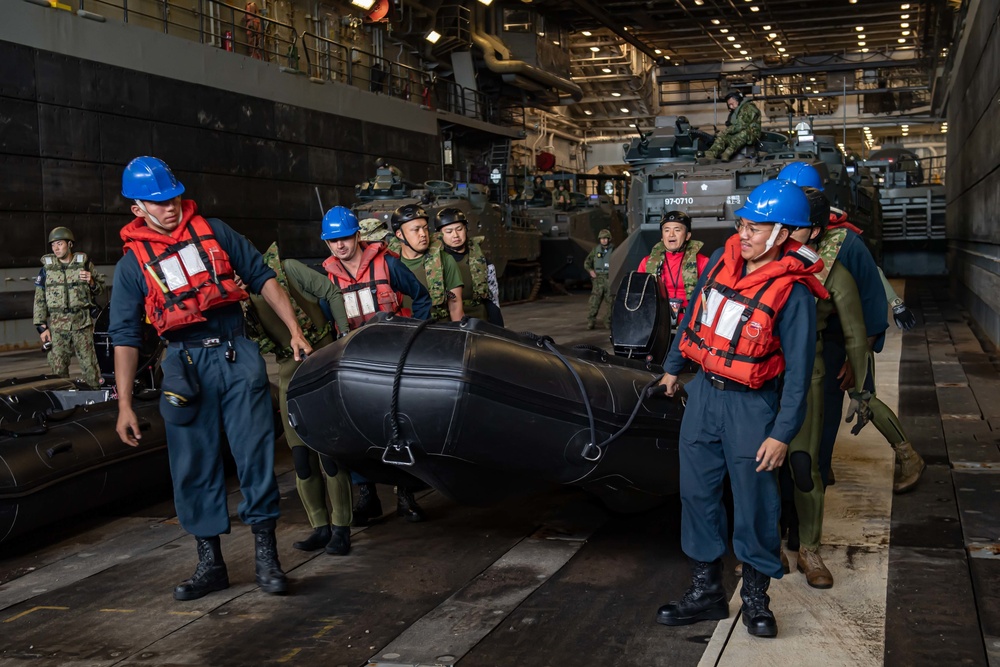 Amphibious Assault Vehicle and Combat Ready Raiding Craft Operations aboard USS New Orleans November 9, 2022