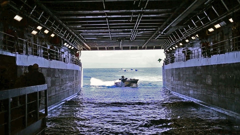 Amphibious Assault Vehicle and Combat Ready Raiding Craft Operations aboard USS New Orleans November 9, 2022