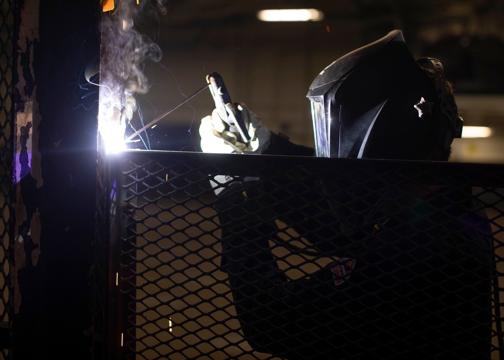 ENGINEERING SAILOR WELDS IN UPPER VEHICLE STOWAGE