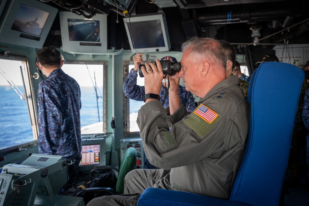 COMUSFJ, JJS CoS visit JS Izumo during Exercise Keen Sword 23