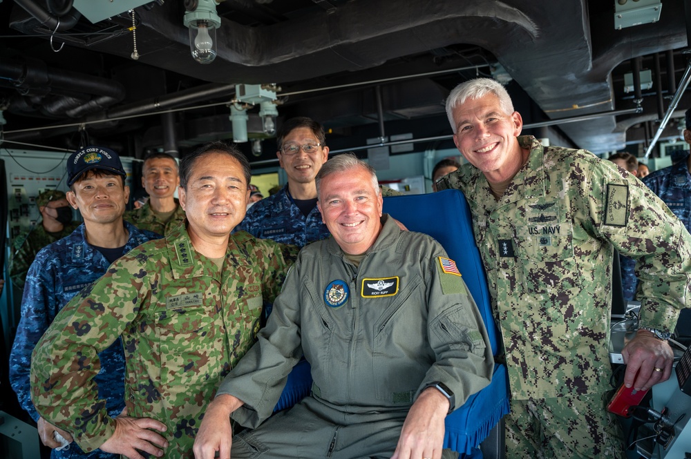 COMUSFJ, JJS CoS visit JS Izumo during Exercise Keen Sword 23