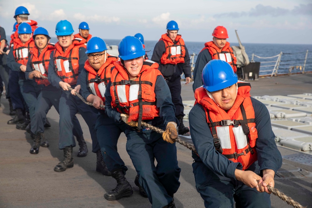 USS Farragut (DDG 99) Performs Replenishment-at-Sea