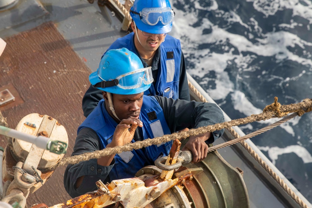 USS Farragut (DDG 99) Performs Replenishment-at-Sea