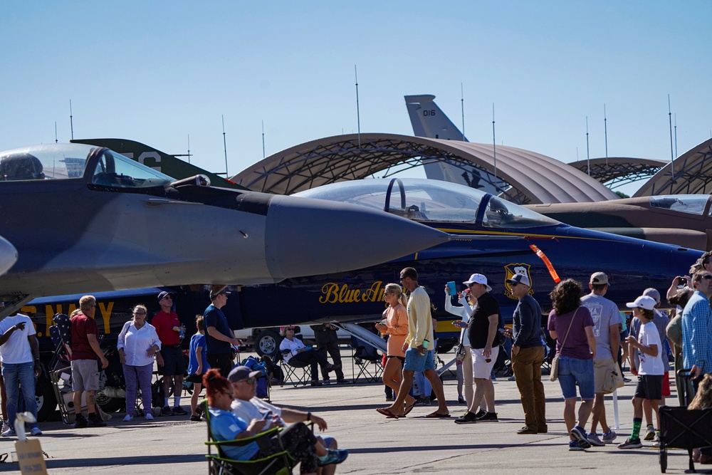 Blue Angels fly the homecoming air show in Pensacola