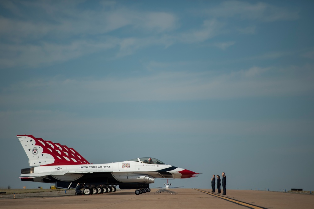 DVIDS Images Thunderbirds rock Fort Worth Alliance Air Show [Image