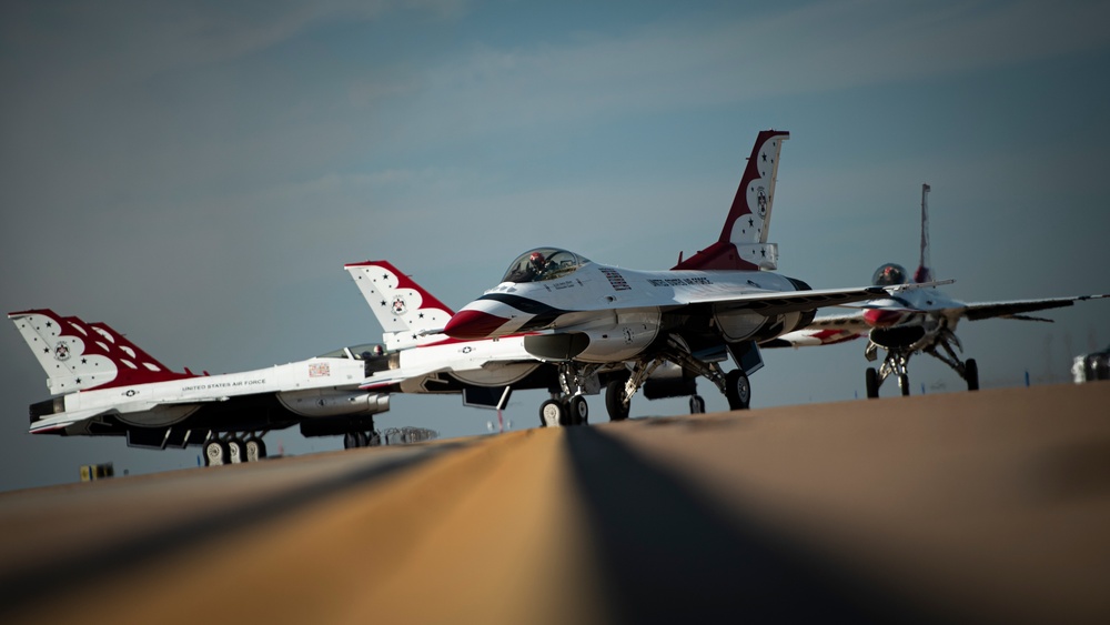 DVIDS Images Thunderbirds rock Fort Worth Alliance Air Show [Image