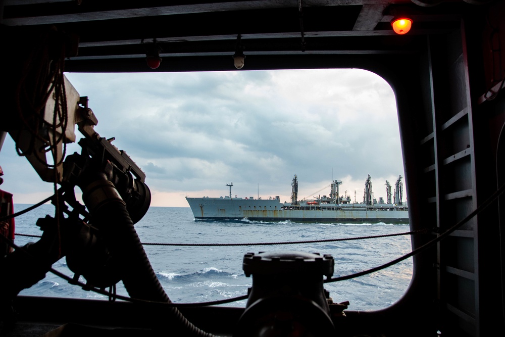 USS Ronald Reagan (CVN 76) conducts fueling-at-sea with USNS Rappahannock