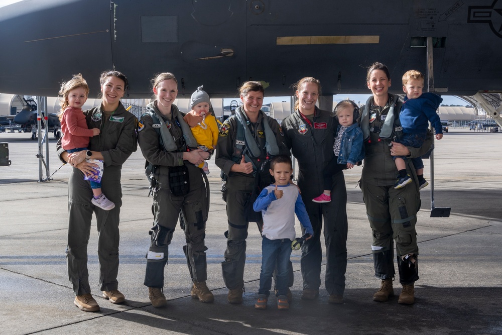 All-mom Strike Eagle flight shows women’s strength, capability