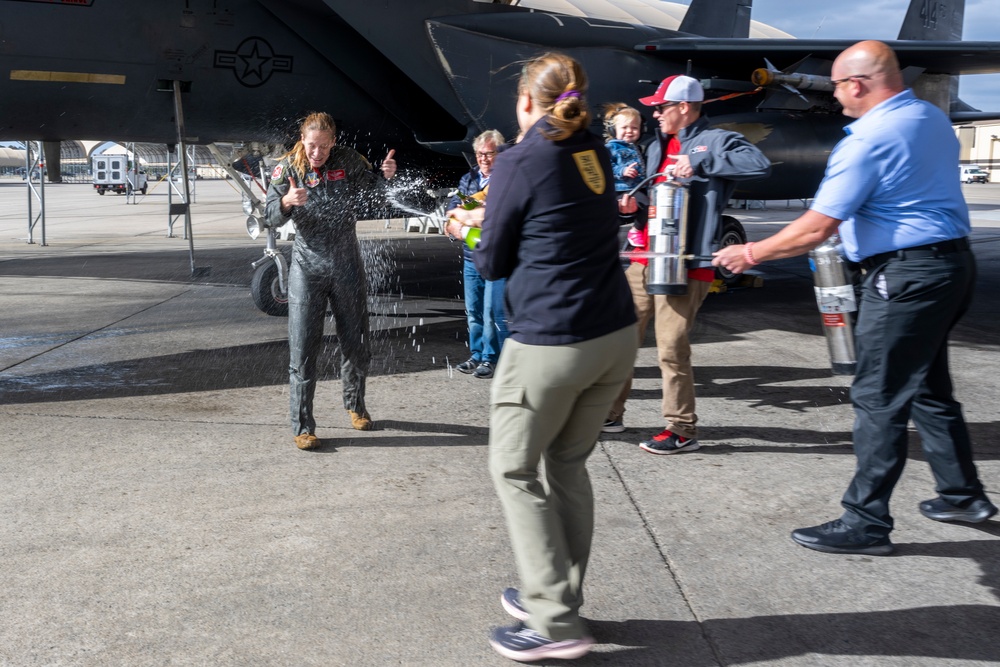 All-mom Strike Eagle flight shows women’s strength, capability