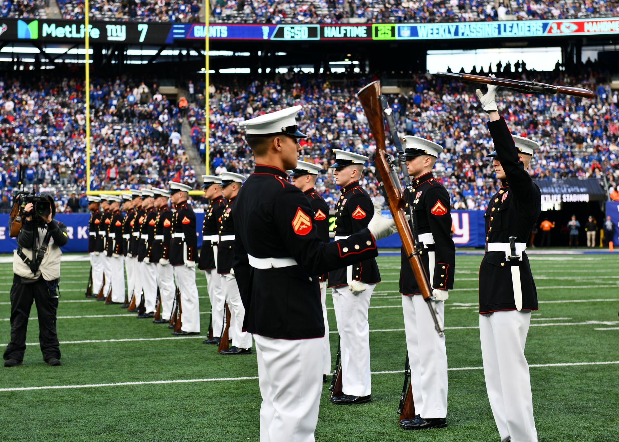 DVIDS - Images - The US Marine Silent Drill Team Performs at Halftime  During MetLife Stadium's Salute to Service Game [Image 22 of 22]