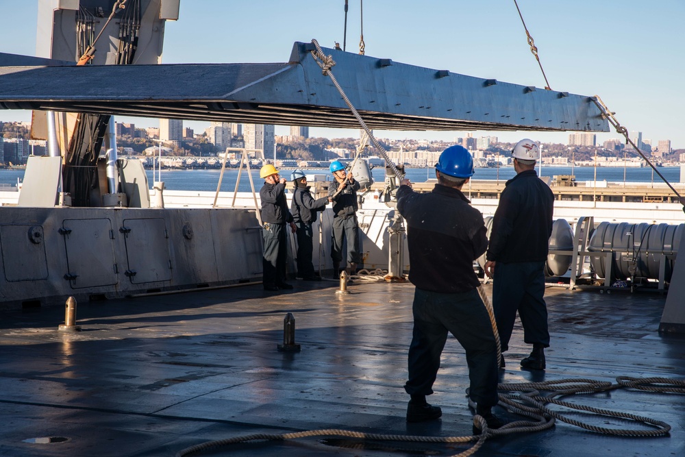 USS Arlington departs New York City