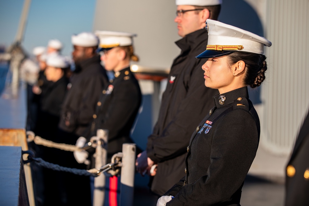 USS Arlington departs New York City