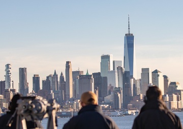 USS Arlington departs New York City