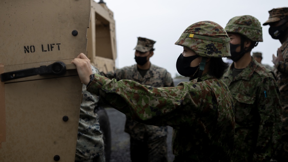 Keen Sword 23: U.S. Marines and JGSDF Members conduct a bilateral refuel