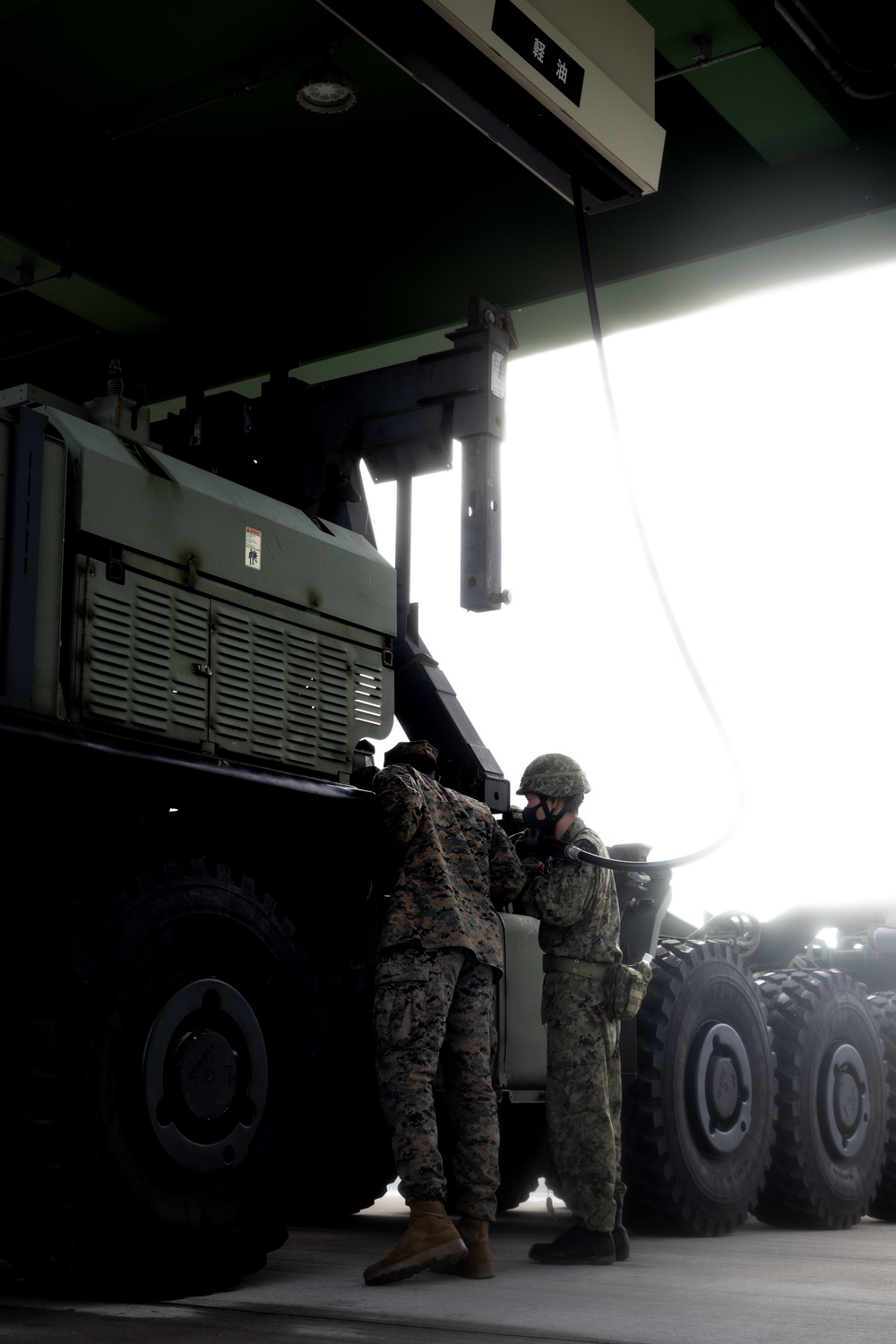 Keen Sword 23: U.S. Marines and JGSDF Members conduct a bilateral refuel