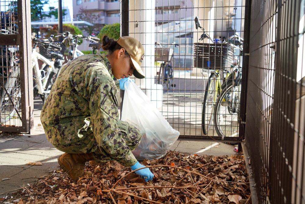 CFAY Sailors Clean Up Bridge Outside of Base