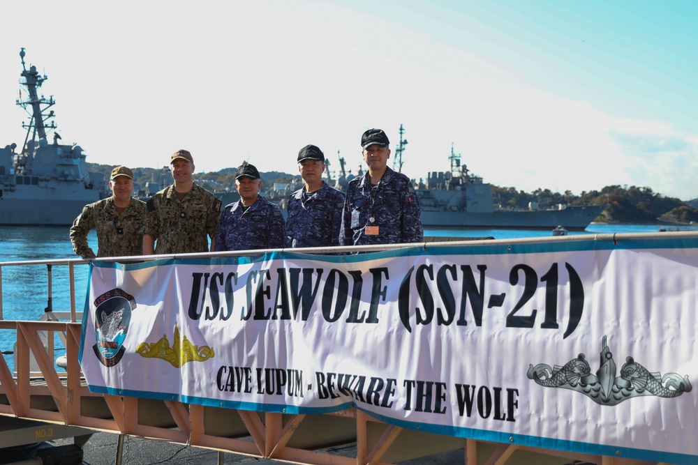 COMSUBGRU 7, Commander, Fleet Submarine Force tour USS Seawolf in Yokosuka