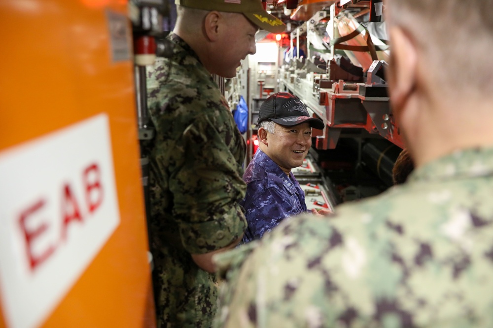 COMSUBGRU 7, Commander, Fleet Submarine Force tour USS Seawolf in Yokosuka