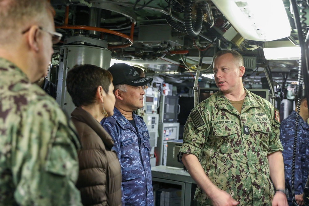 COMSUBGRU 7, Commander, Fleet Submarine Force tour USS Seawolf in Yokosuka