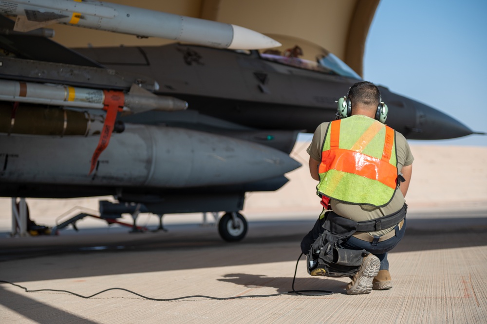 77th EFGS conduct F-16 flight recovery operations