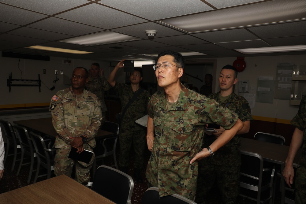 Japanese General tours the LSV 4