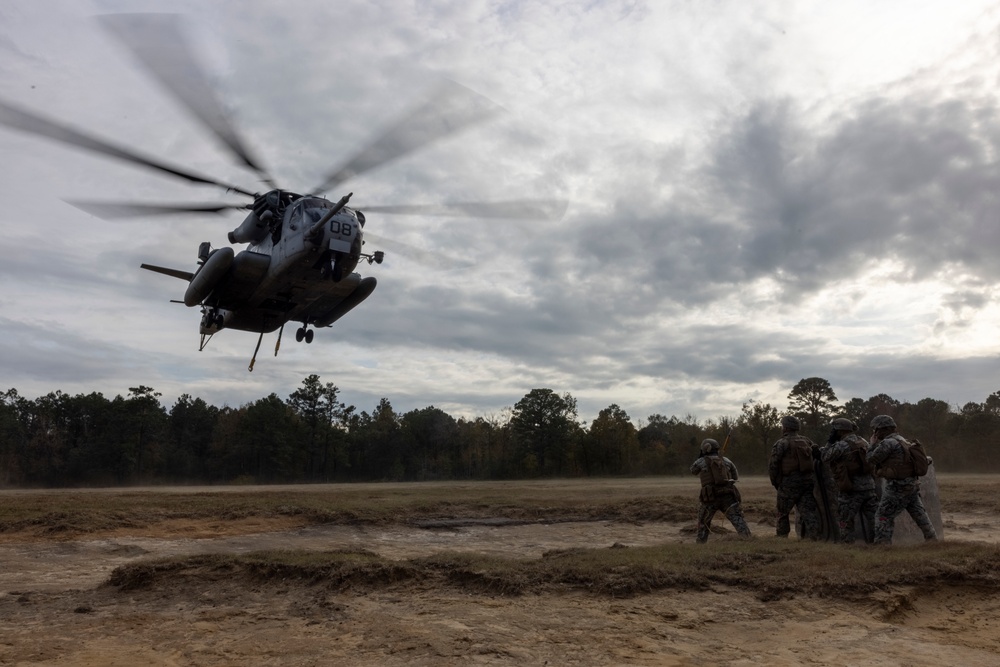 Combat Logistics Battalion 22 conducts helicopter support team operations