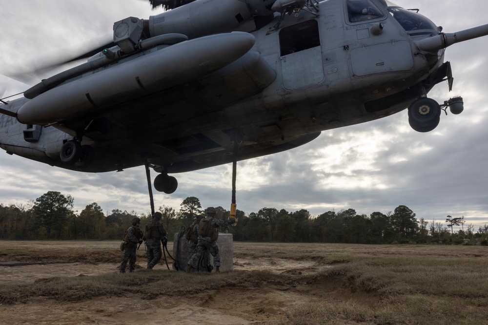 Combat Logistics Battalion 22 conducts helicopter support team operations