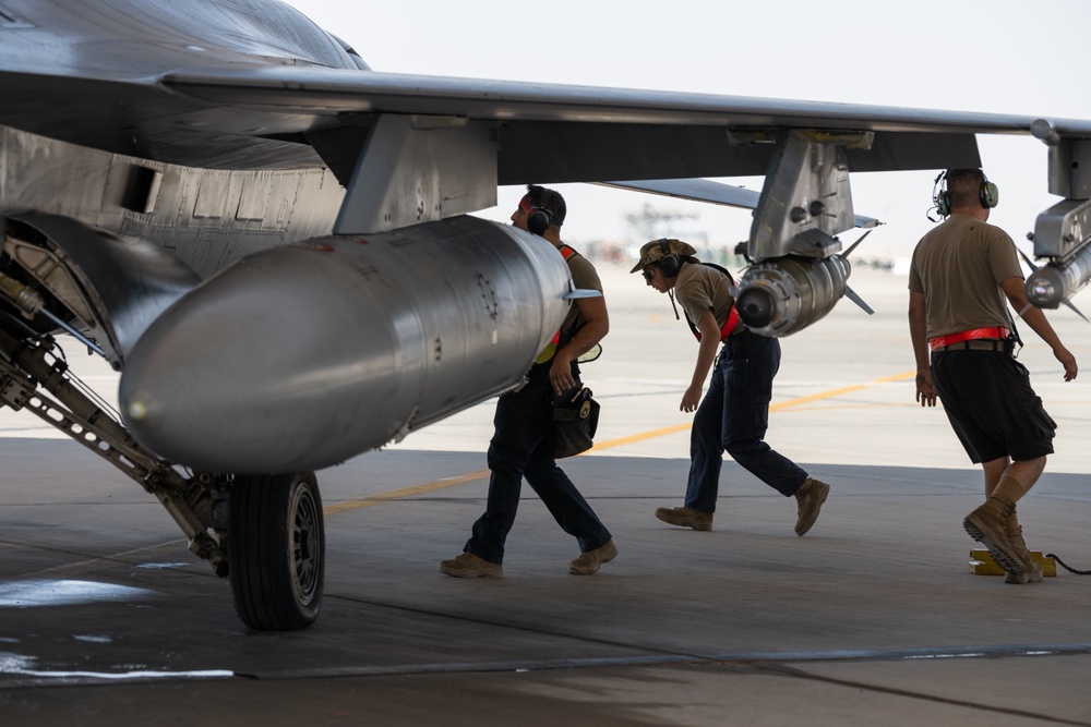 77th EFGS conduct F-16 launch operations