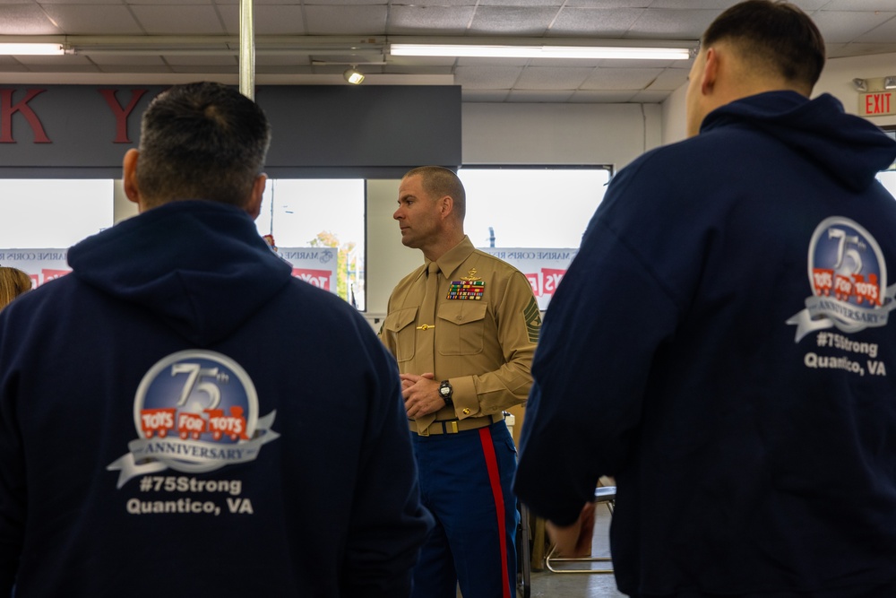 DVIDS Images U.S. Marines Volunteer during Toys for Tots Event 2022