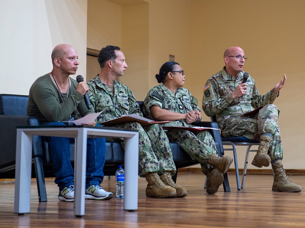 USNS Comfort at the Universidad del Sinu