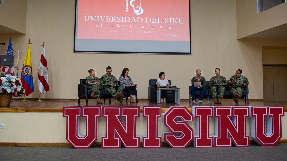 USNS Comfort at the Universidad del Sinu