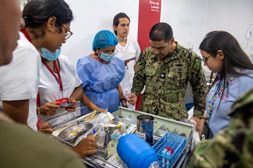 USNS Comfort at the Universidad del Sinu