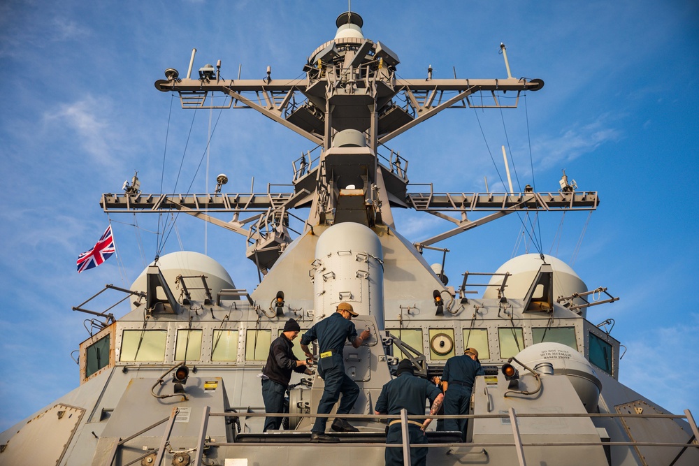 USS Paul Ignatius (DDG 117) Sailors Conduct Maintenance on CIWS