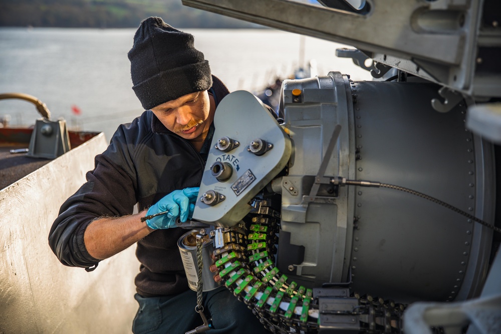 USS Paul Ignatius (DDG 117) Sailors Conduct Maintenance on CIWS