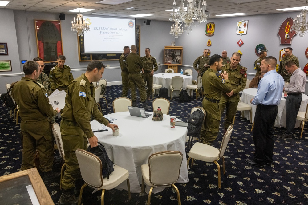 IDF Meets With II MEF Staff