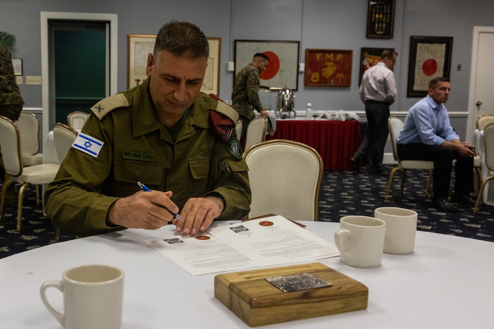 IDF Meets With II MEF Staff