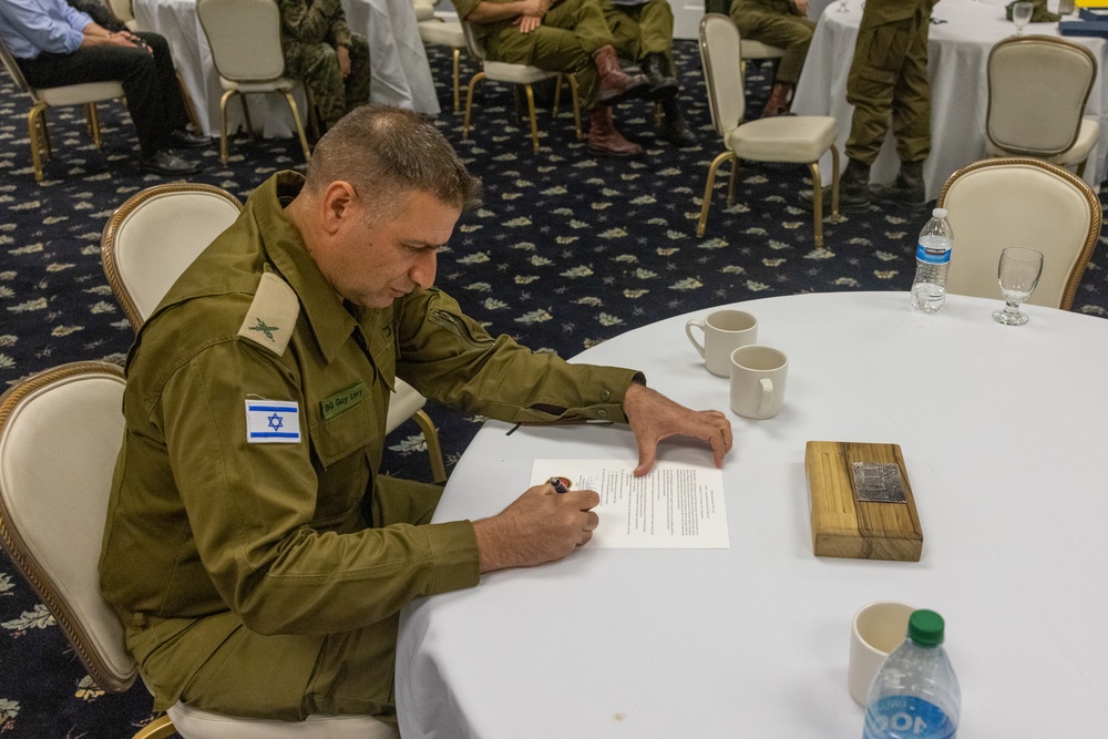 IDF Meets With II MEF Staff