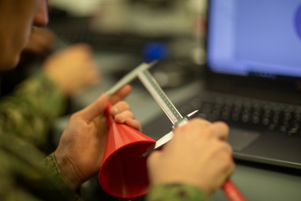 BATAAN SAILORS ATTEND 3D PRINTING COURSE
